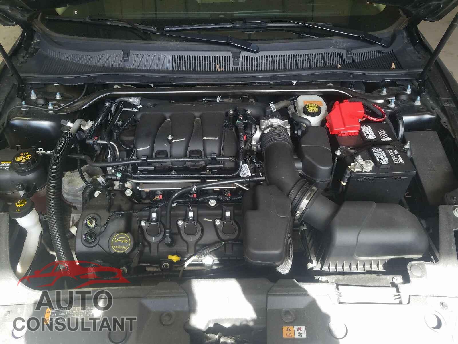 FORD TAURUS 2018 - 1FAHP2D8XJG101281