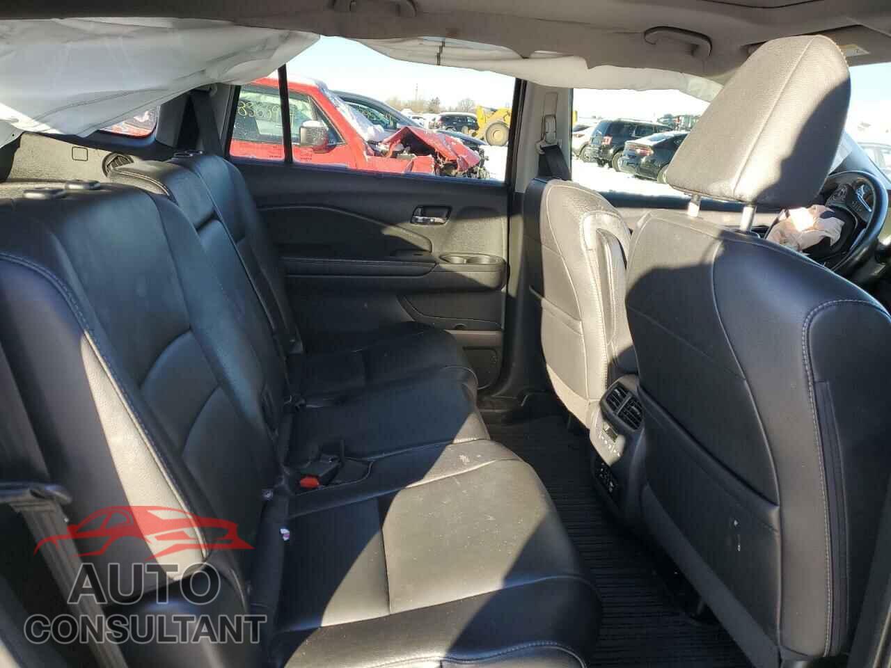 HONDA PILOT 2017 - 5FNYF6H91HB045131