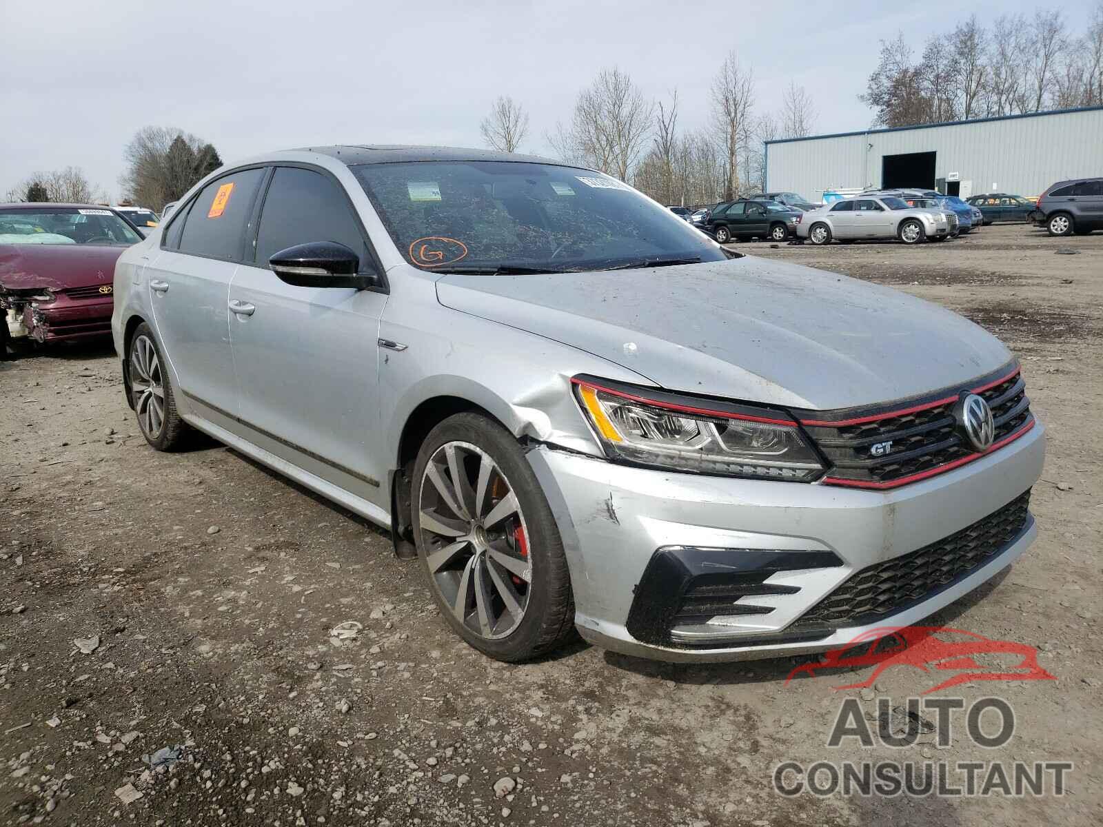 VOLKSWAGEN PASSAT 2018 - 1VWJM7A37JC047257