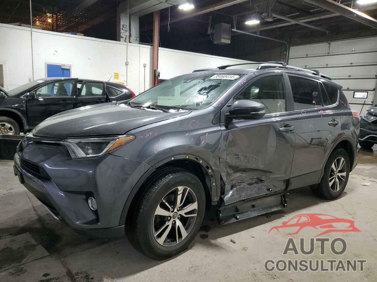 TOYOTA RAV4 2017 - JTMRFREV0HD208401