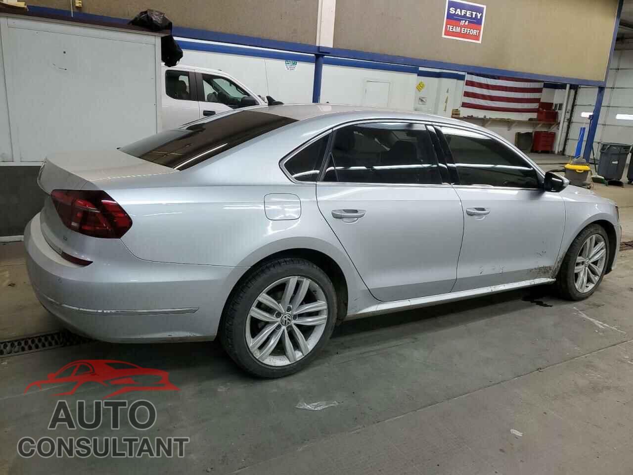 VOLKSWAGEN PASSAT 2018 - 1VWBA7A39JC044406