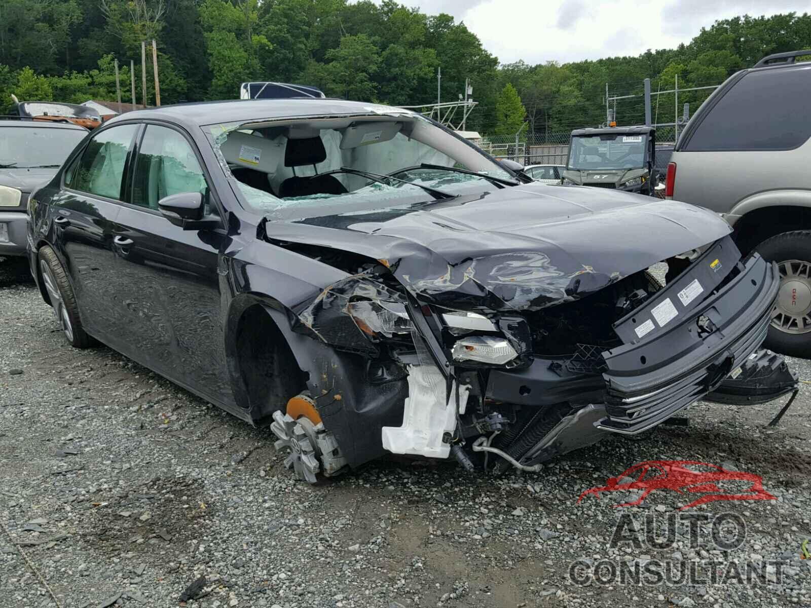 VOLKSWAGEN PASSAT 2018 - 1VWAA7A38JC026376