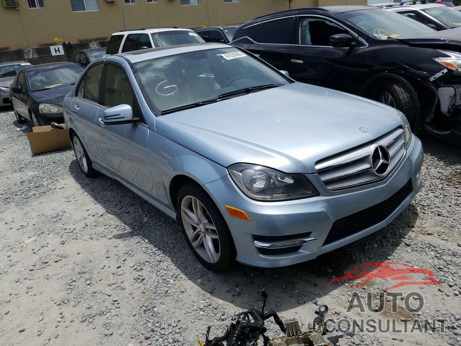 MERCEDES-BENZ C CLASS 2013 - WDDGF4HB0DR263039