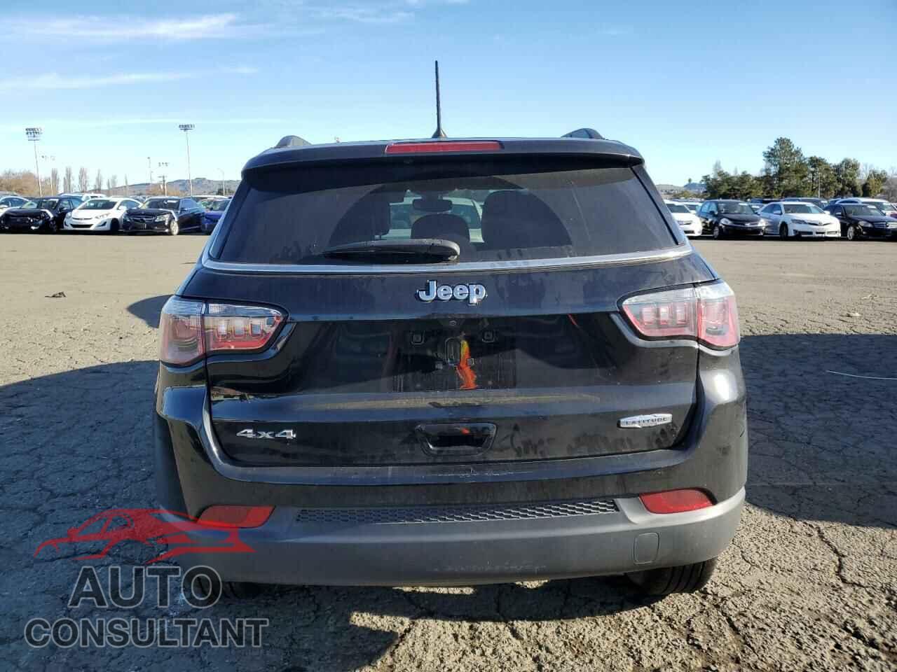JEEP COMPASS 2018 - 3C4NJDBB9JT355553