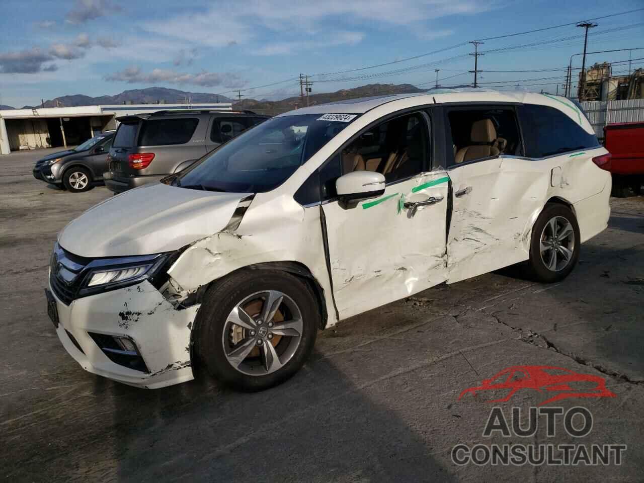 HONDA ODYSSEY 2018 - 5FNRL6H81JB055989