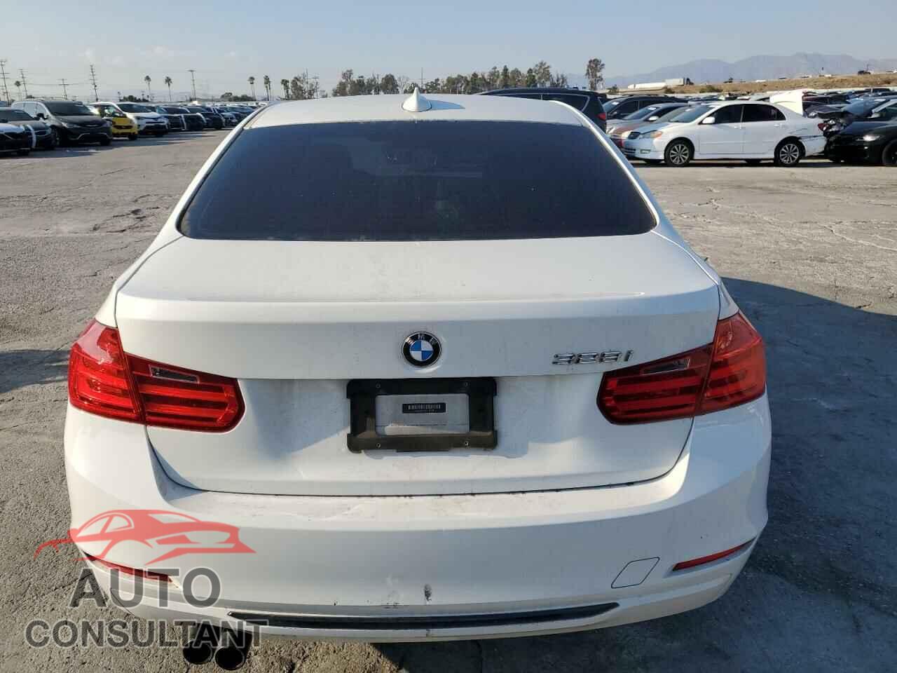 BMW 3 SERIES 2014 - WBA3C1C53EK107568