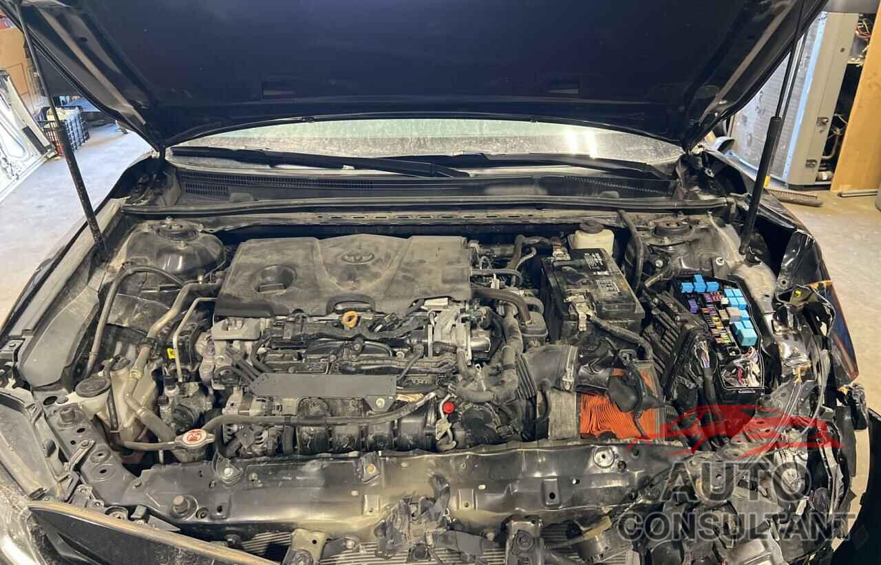 TOYOTA CAMRY 2018 - 4T1B11HK3JU544547