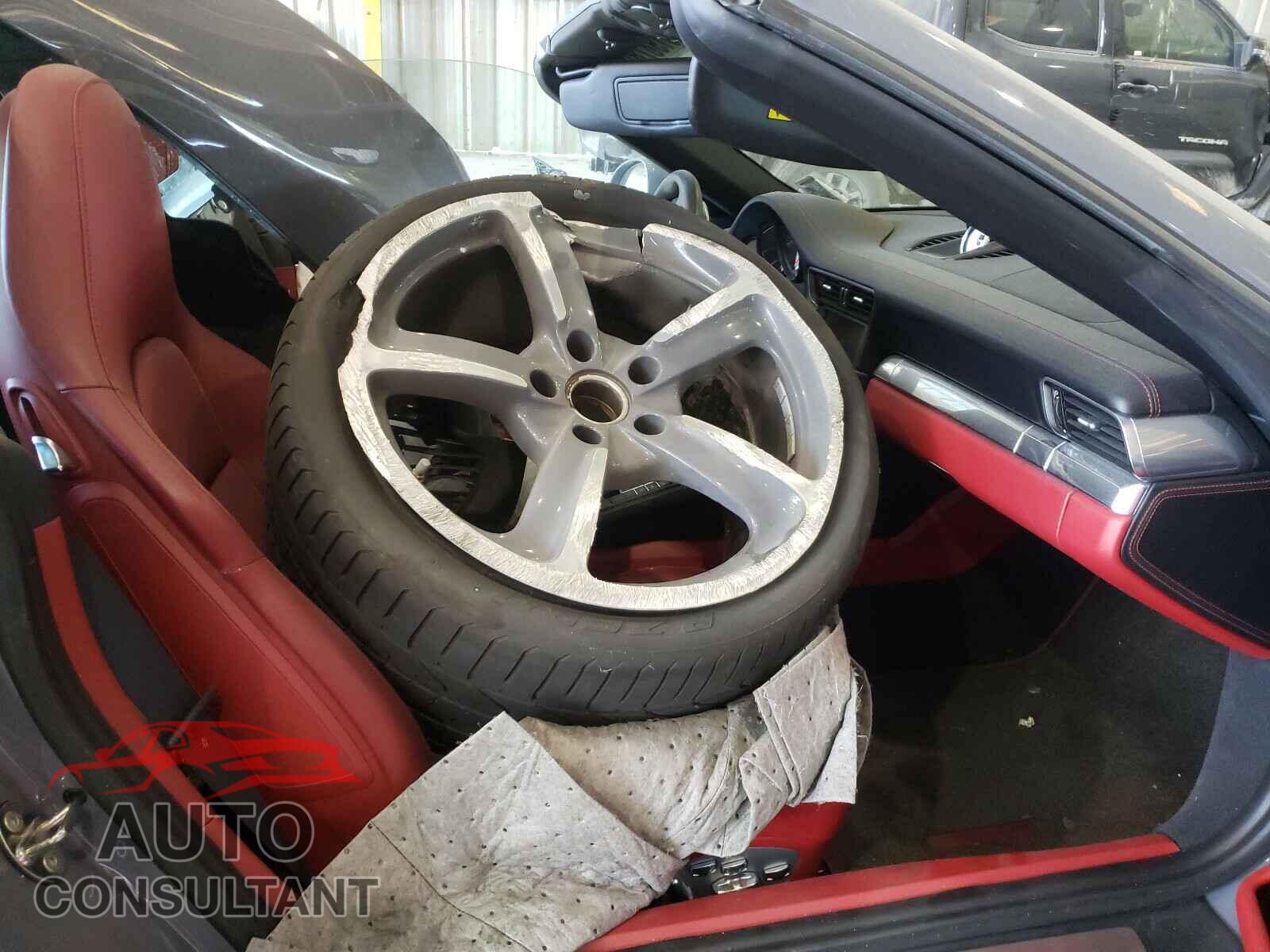PORSCHE 911 2016 - WP0BB2A96GS136627