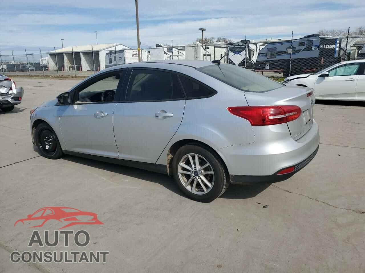FORD FOCUS 2018 - 1FADP3FE3JL261145