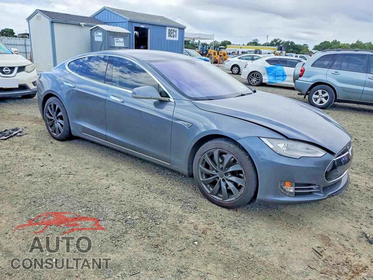 TESLA MODEL S 2013 - 5YJSA1CN3DFP28230