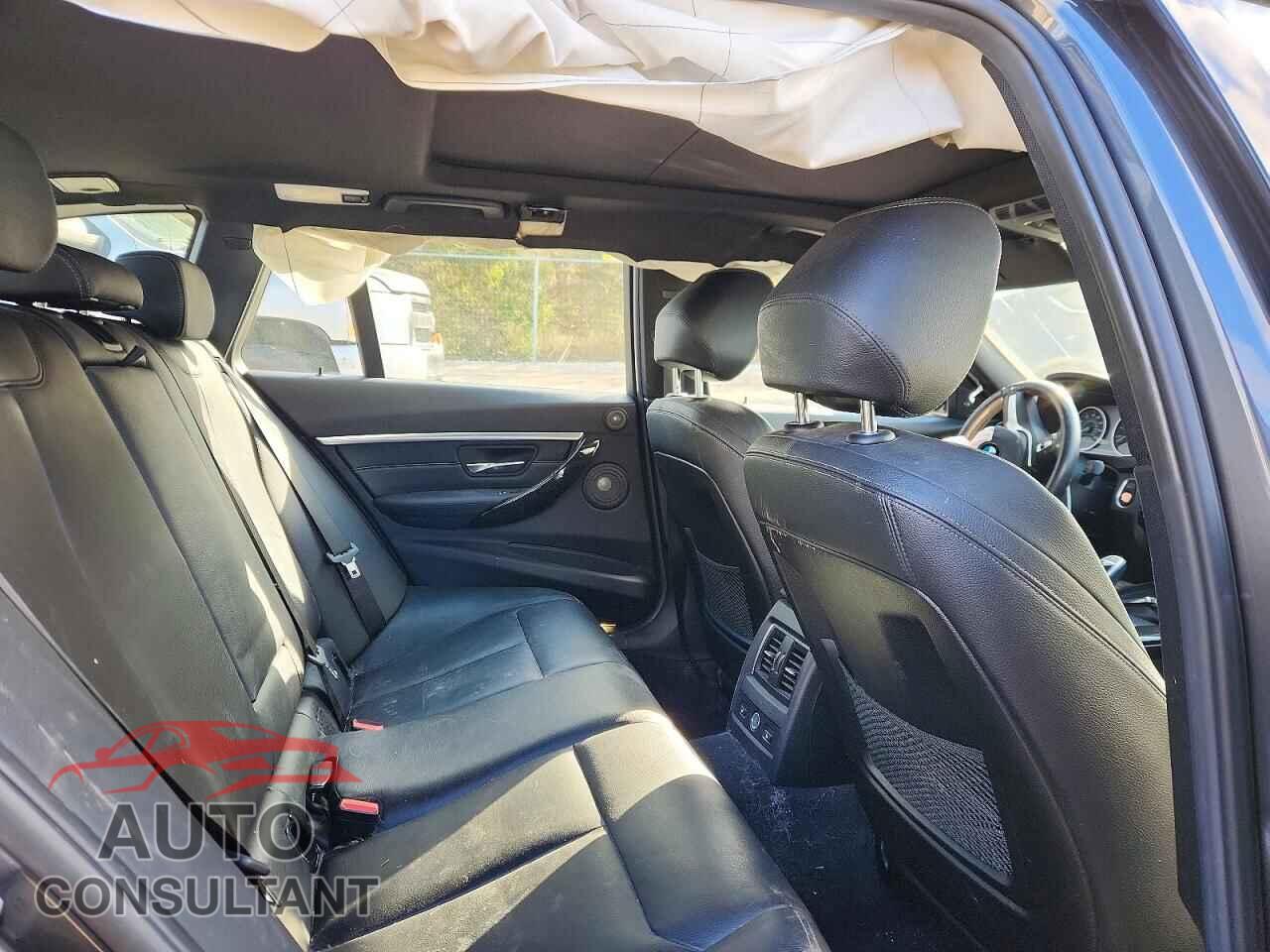 BMW 3 SERIES 2017 - WBA8K3C33HA023621
