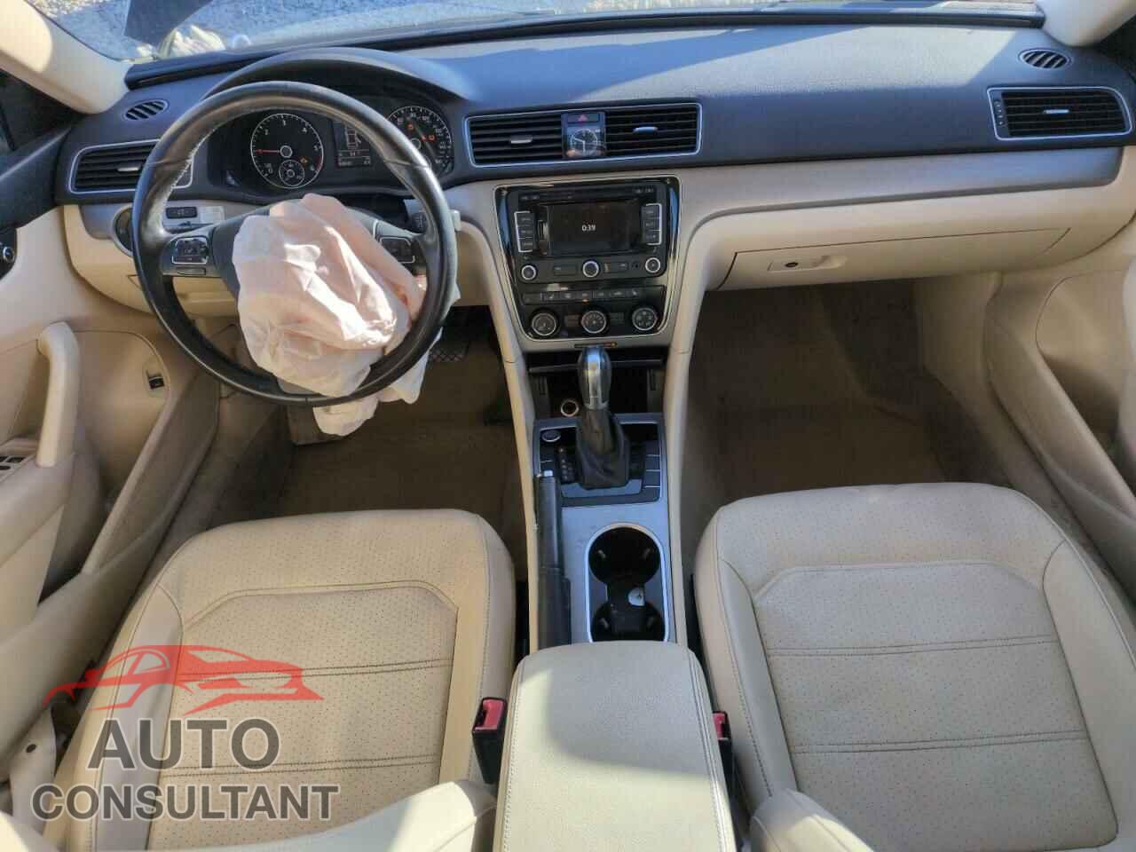 VOLKSWAGEN PASSAT 2014 - 1VWBN7A38EC002934