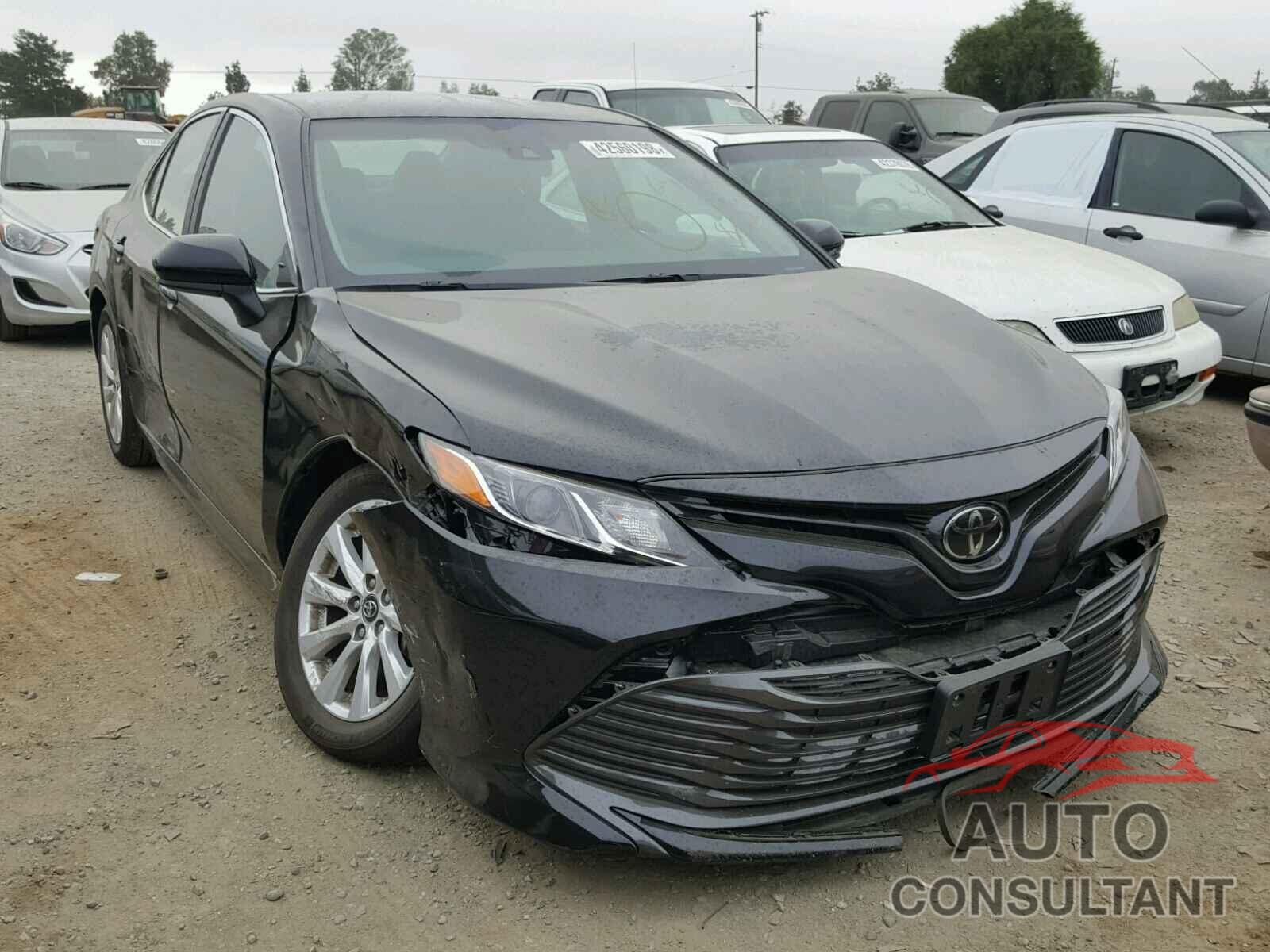 TOYOTA CAMRY 2018 - 4T1B11HK0JU018439