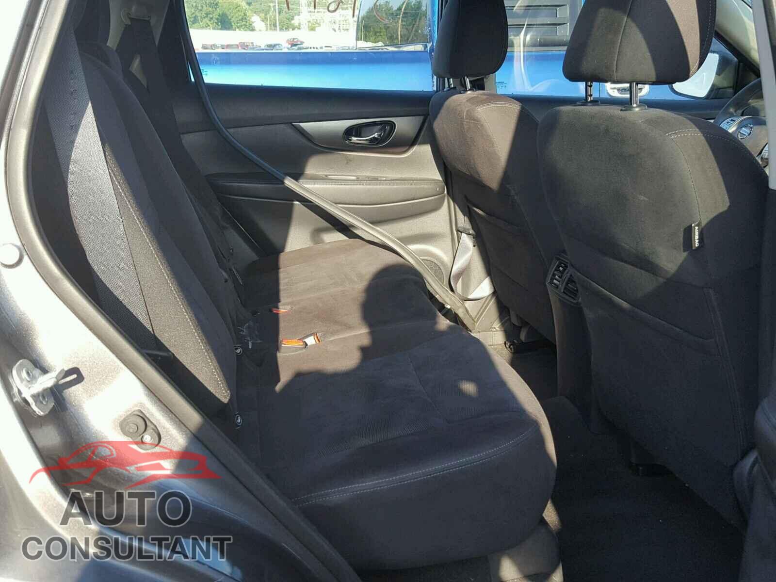 NISSAN ROGUE S 2015 - KNMAT2MV0FP523032