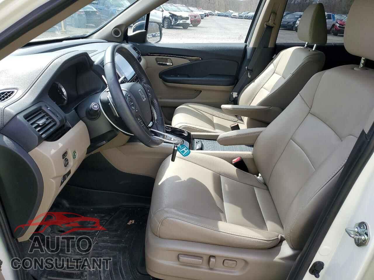 HONDA PILOT 2017 - 5FNYF6H97HB073516