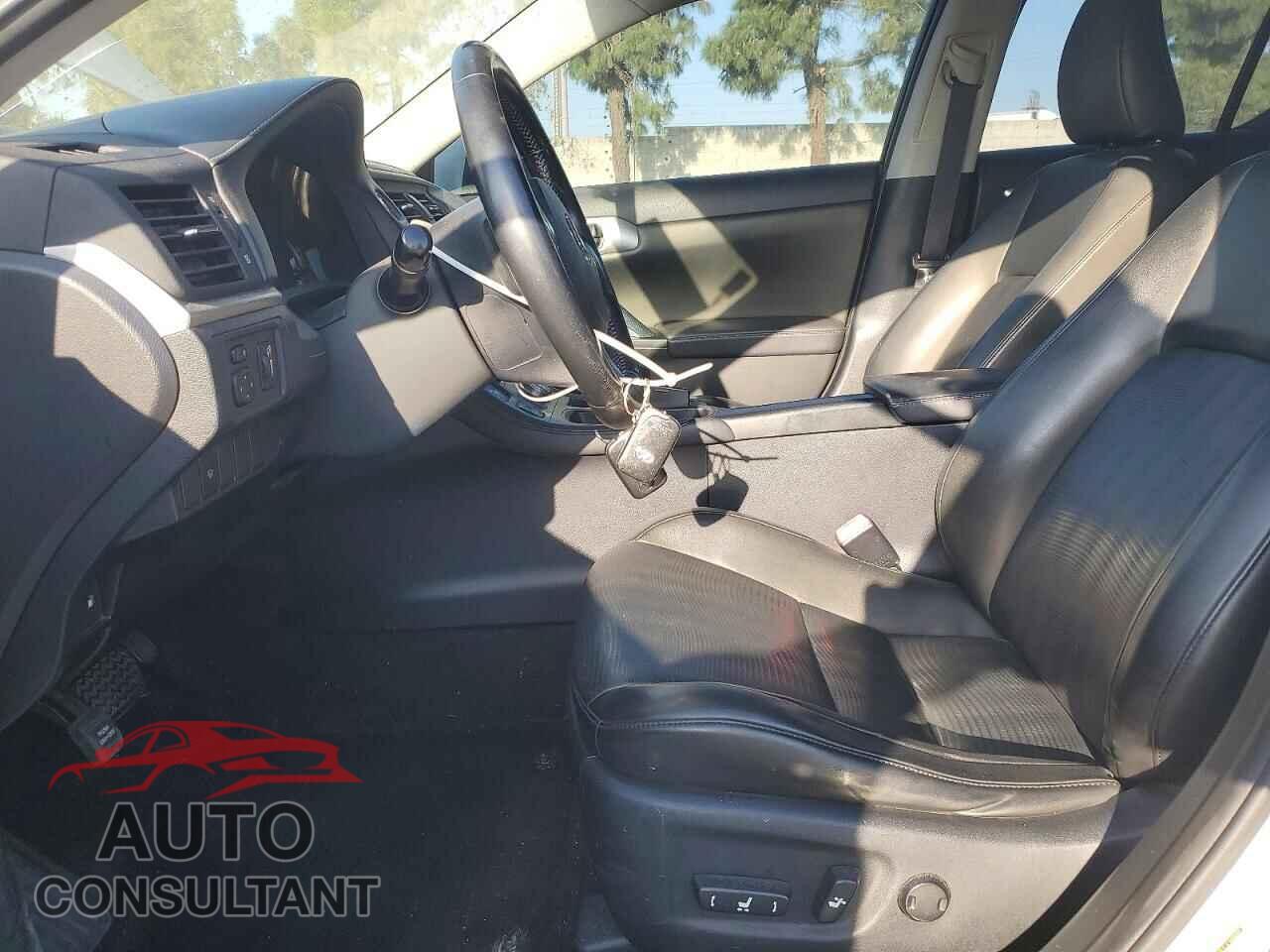 LEXUS CT 200 2012 - JTHKD5BH1C2087430