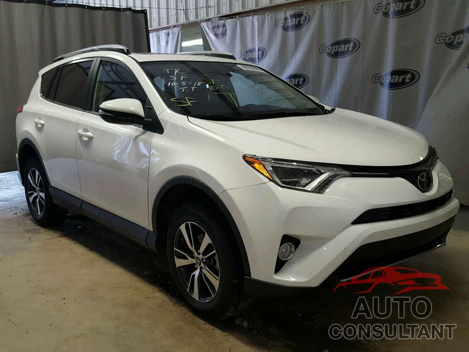 TOYOTA RAV4 XLE 2017 - JTMWFREV2HJ722223
