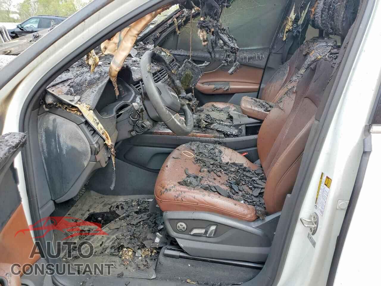 AUDI Q7 2018 - WA1VAAF76JD021663