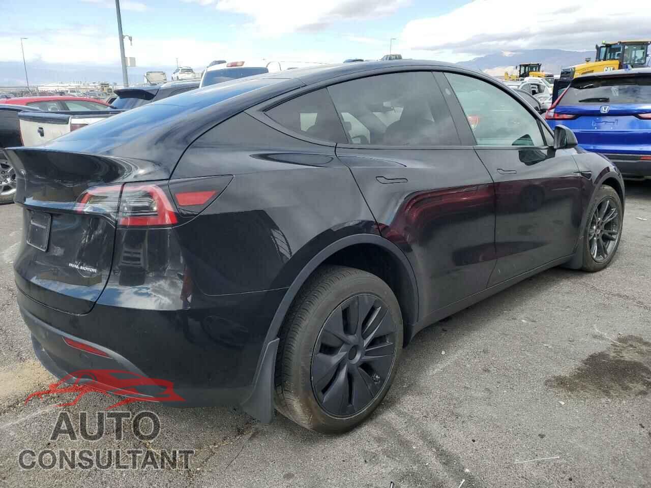 TESLA MODEL Y 2024 - 7SAYGDEE9RA323200