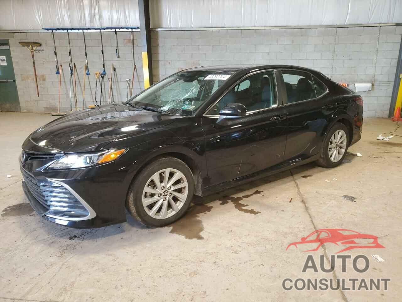 TOYOTA CAMRY 2022 - 4T1C11AK5NU696933