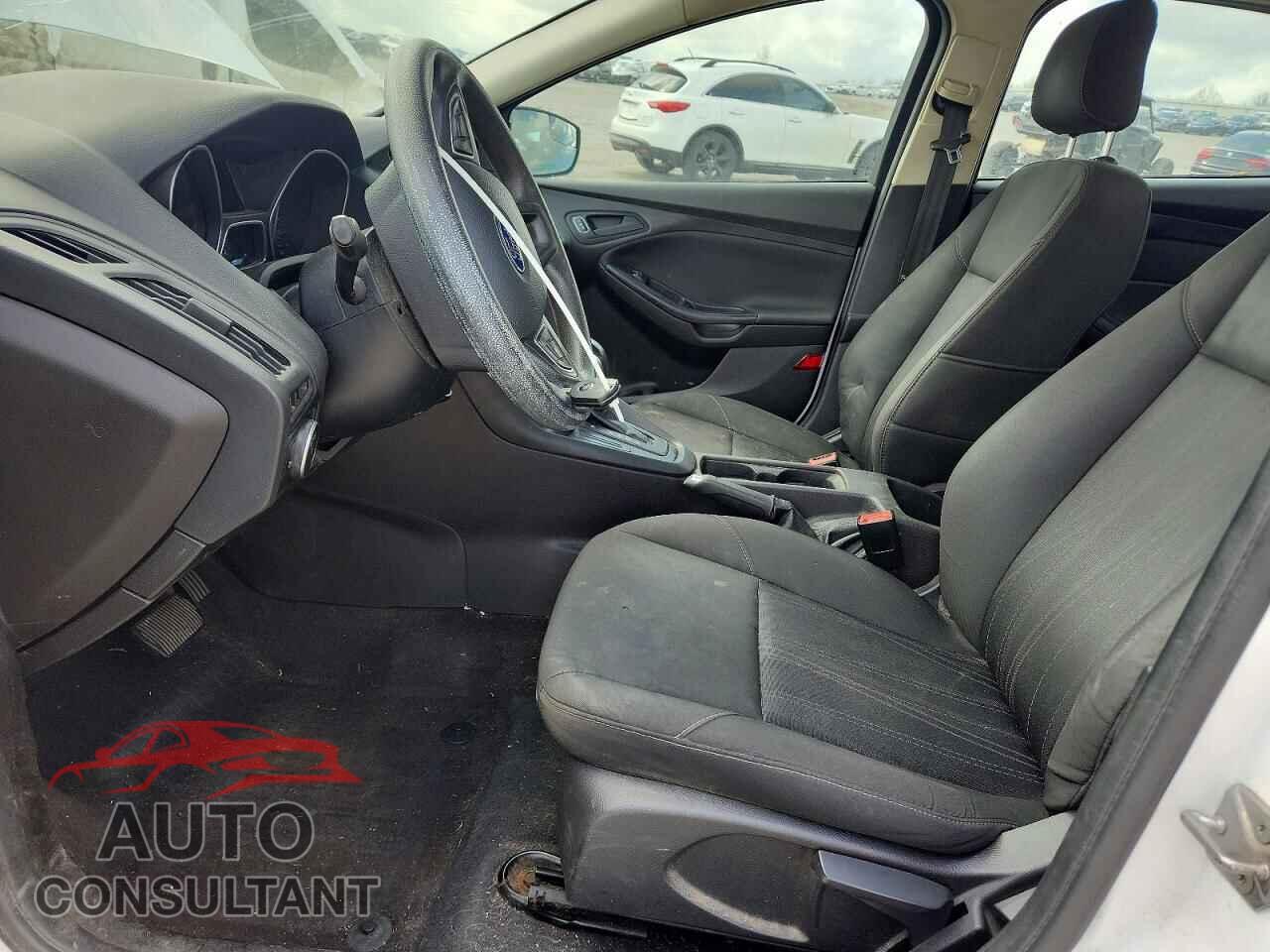 FORD FOCUS 2016 - 1FADP3E28GL390451