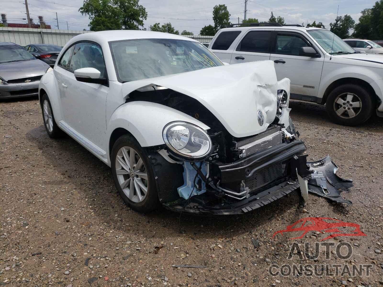 VOLKSWAGEN BEETLE 2018 - 3VWFD7AT6JM707874