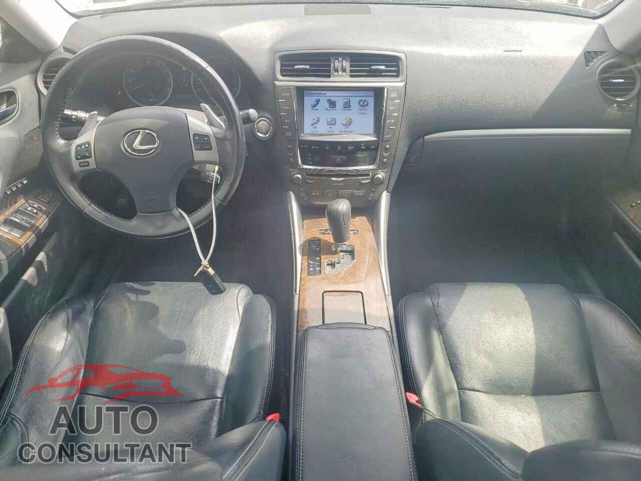 LEXUS IS 2011 - JTHCF5C23B5049929