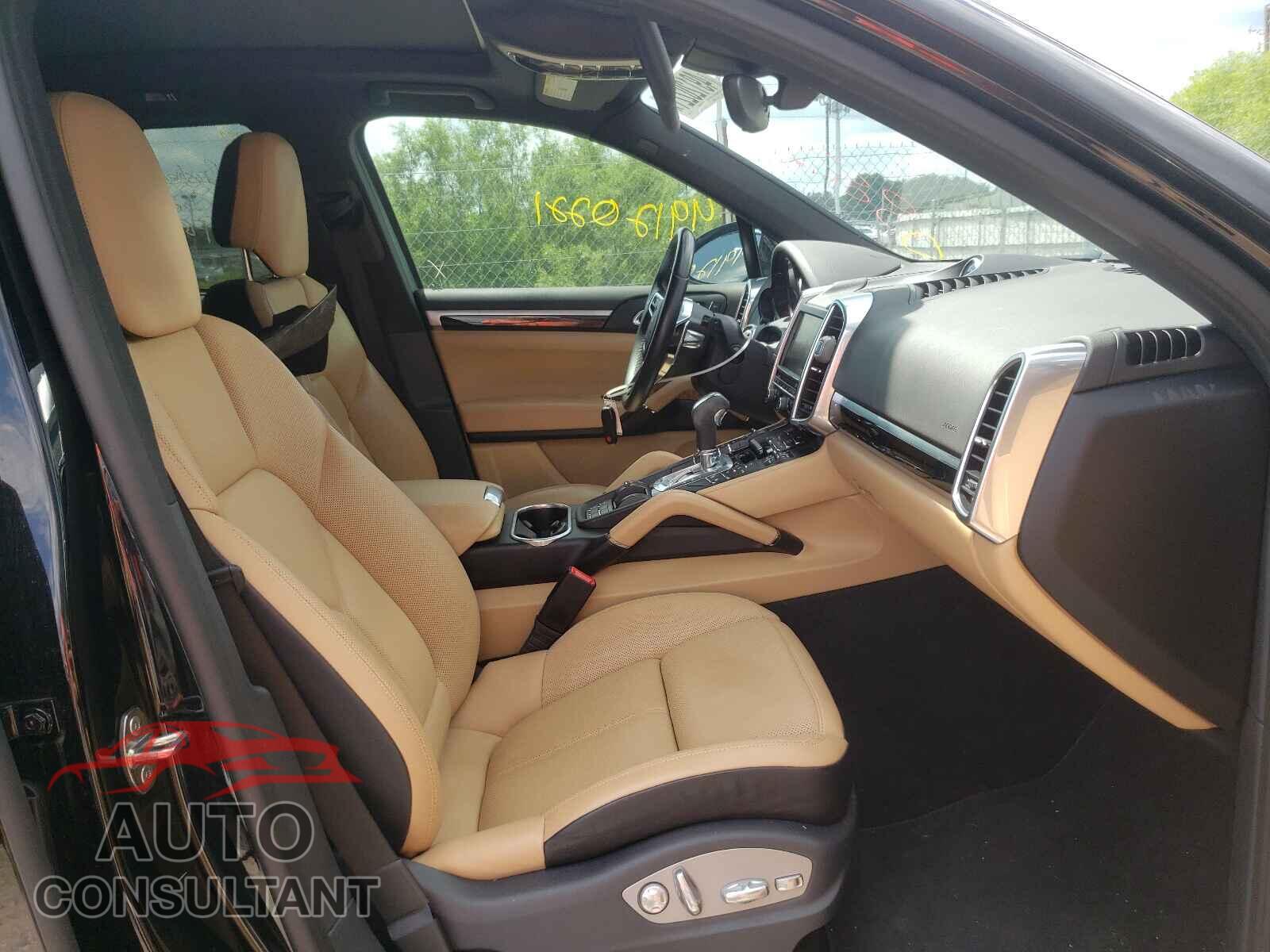 PORSCHE CAYENNE 2016 - WP1AB2A29GLA93859