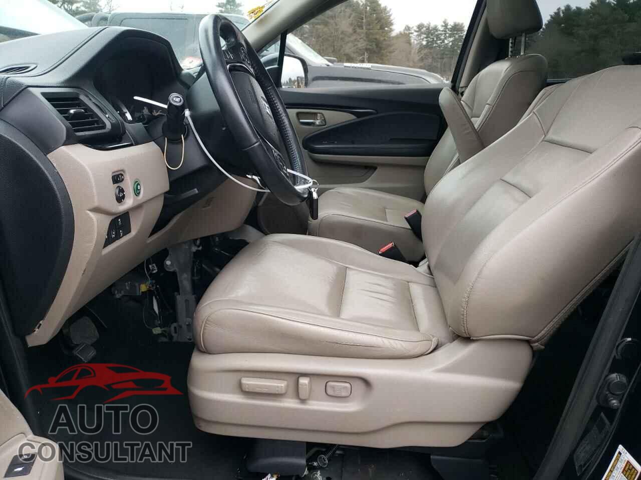 HONDA PILOT 2017 - 5FNYF6H91HB027454