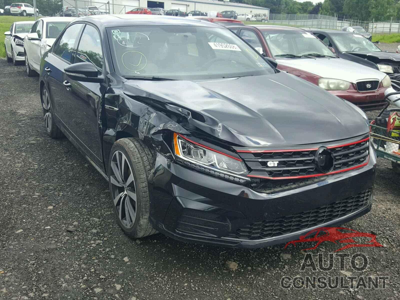 VOLKSWAGEN PASSAT GT 2018 - 1VWJM7A32JC033489