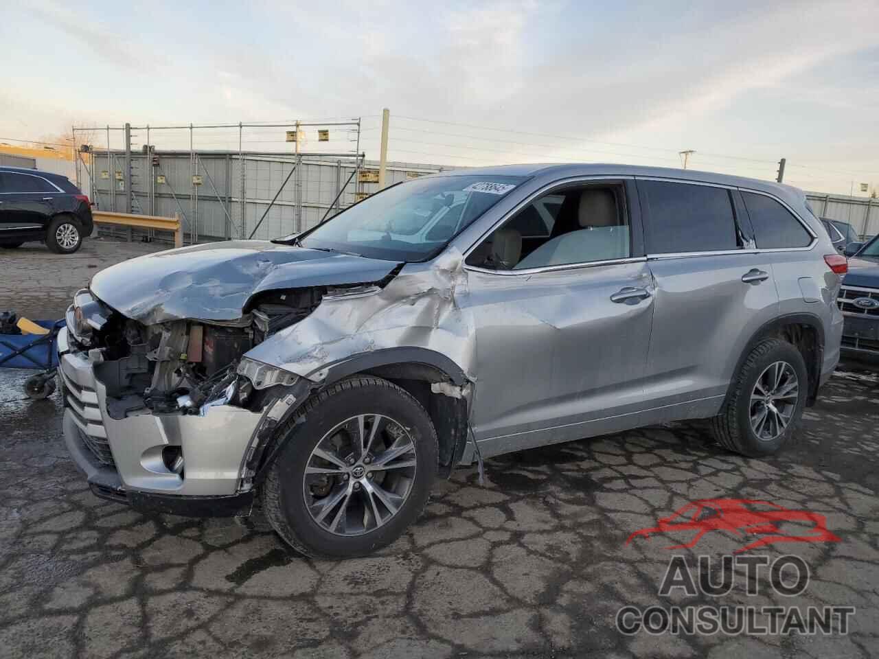 TOYOTA HIGHLANDER 2018 - 5TDBZRFHXJS862348