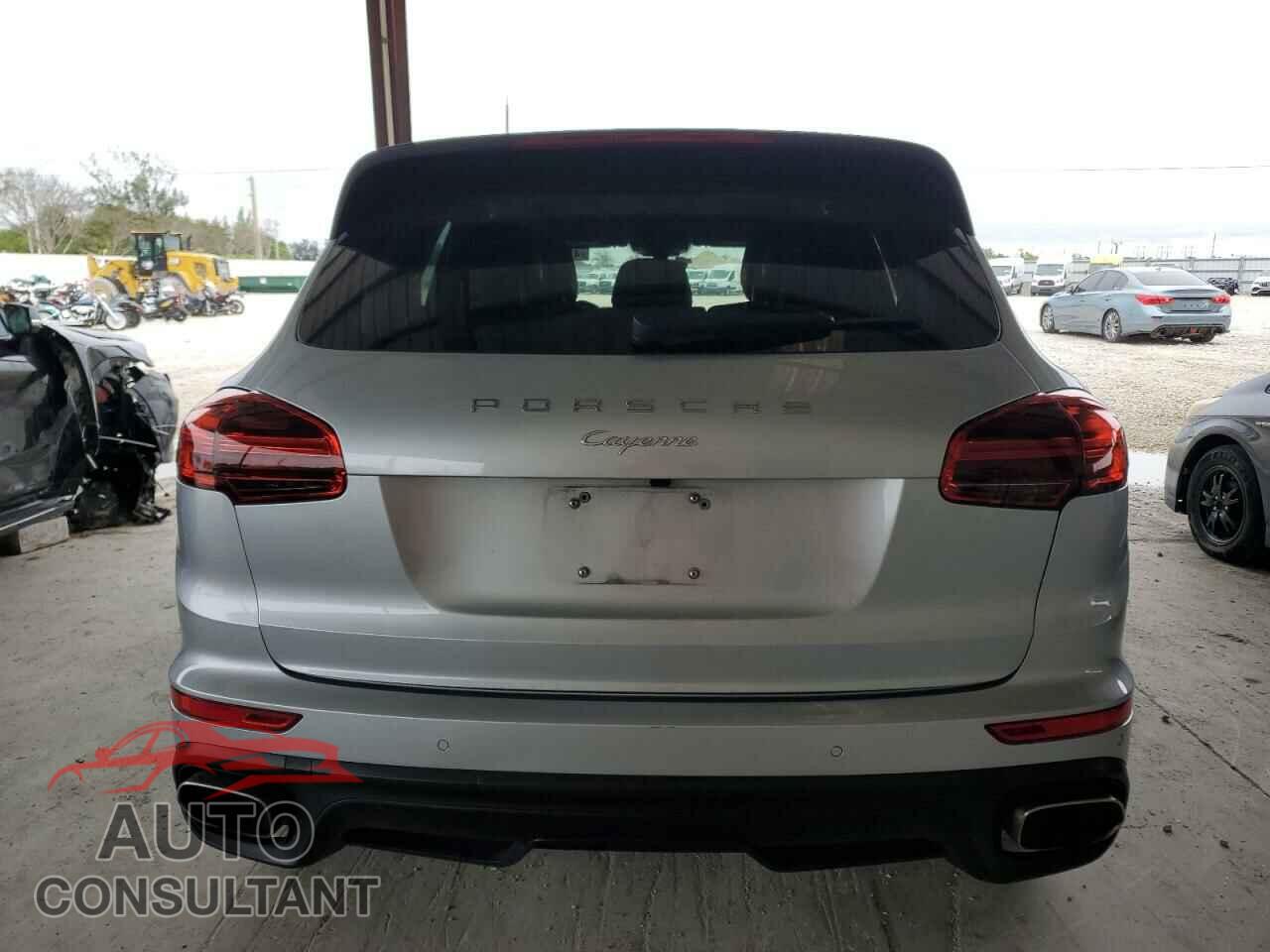 PORSCHE CAYENNE 2018 - WP1AA2A23JKA04027