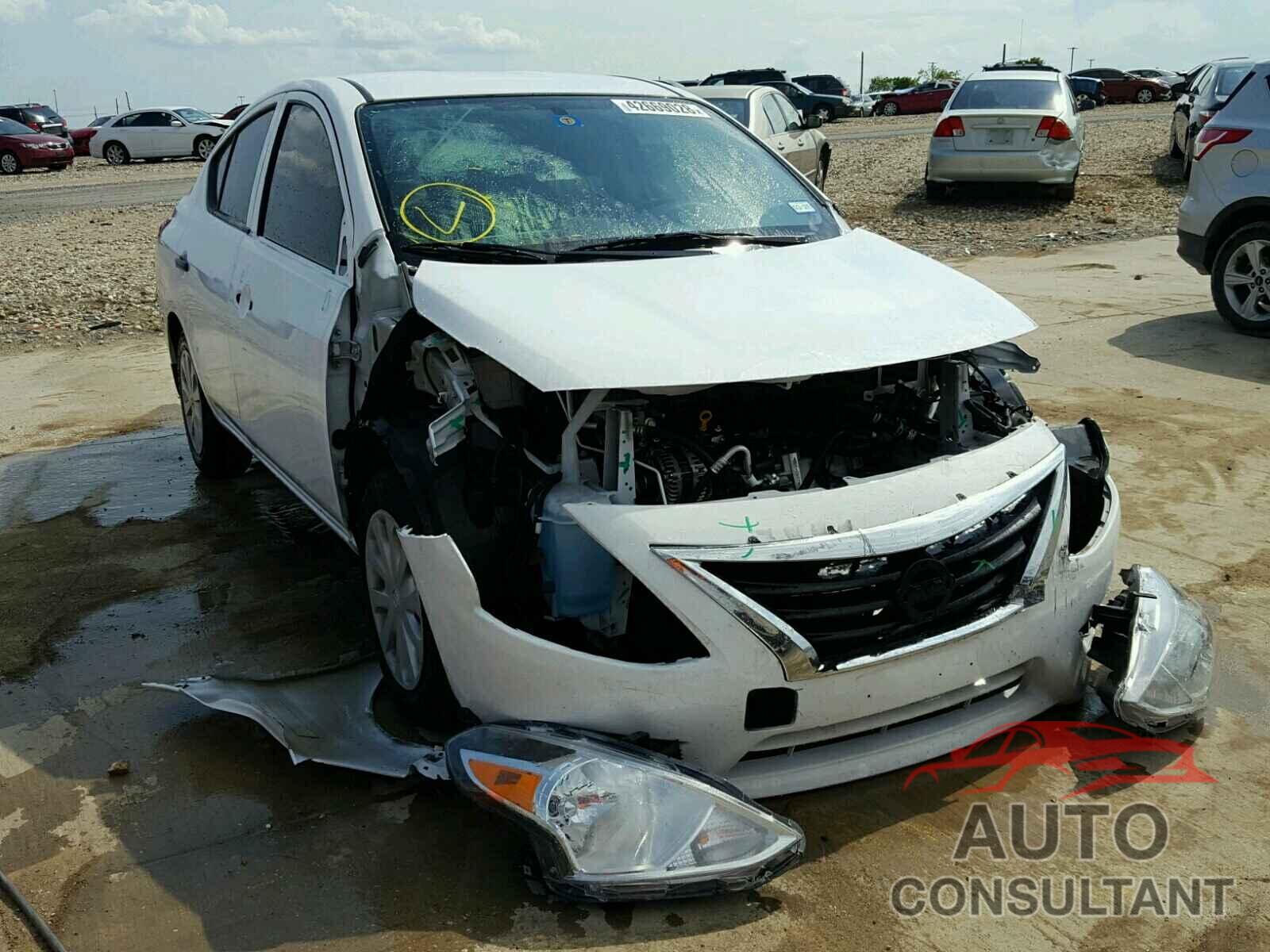 NISSAN VERSA 2018 - 3N1CN7AP0JL812540