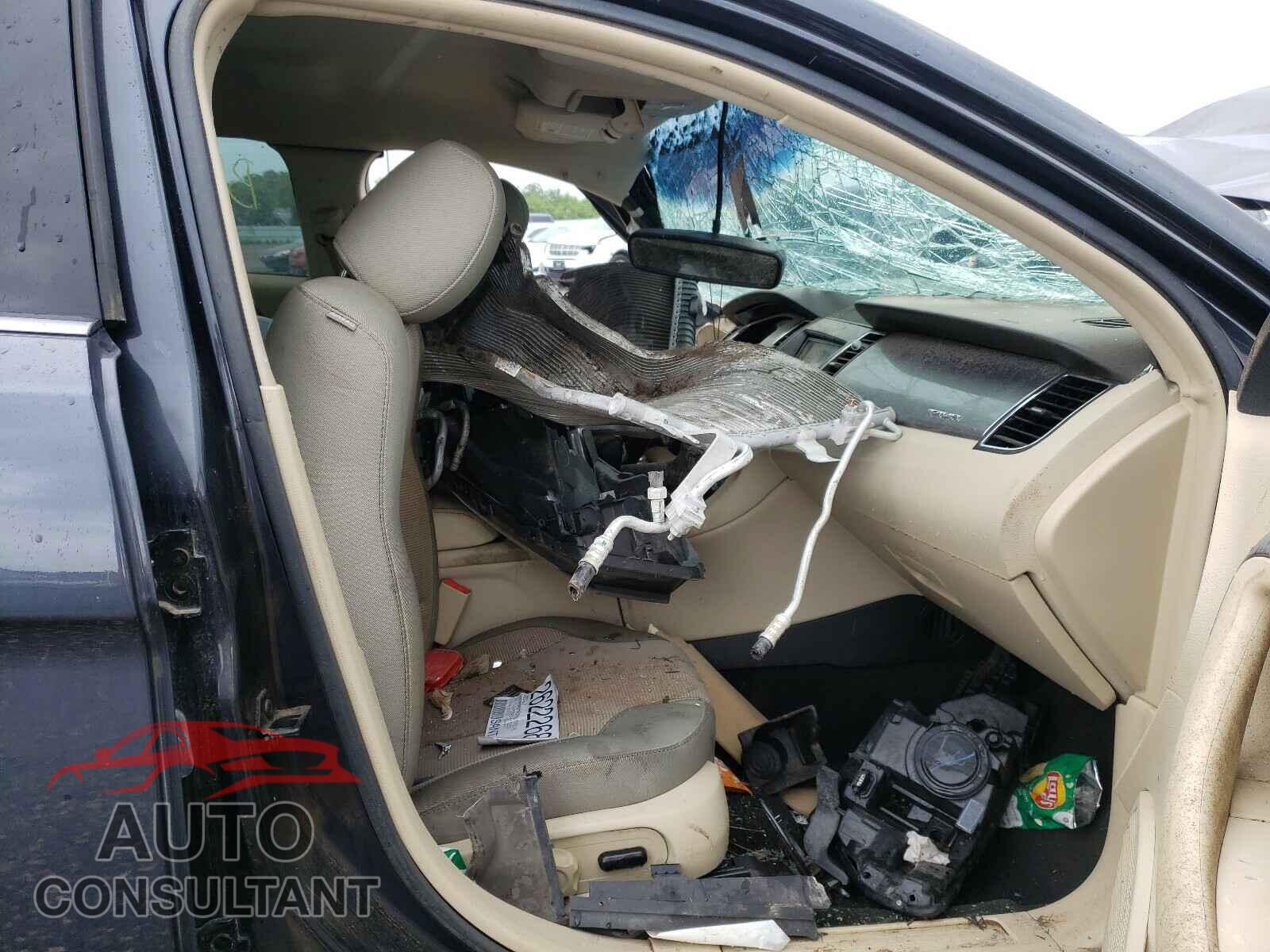 FORD TAURUS 2017 - 1FAHP2E85HG112021