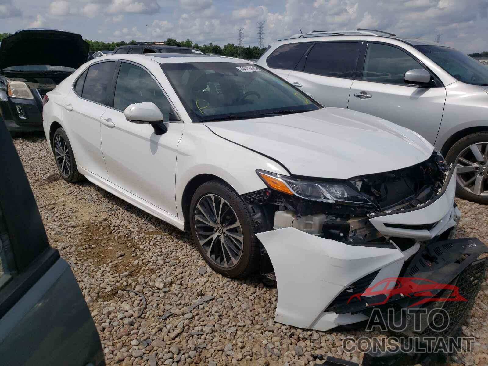 TOYOTA CAMRY 2018 - 4T1B11HK5JU587349
