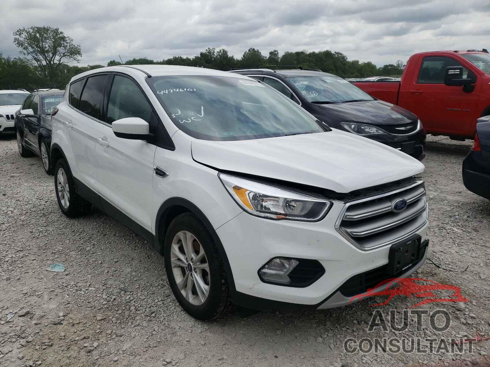 FORD ESCAPE 2017 - 1FMCU0GD8HUC95603