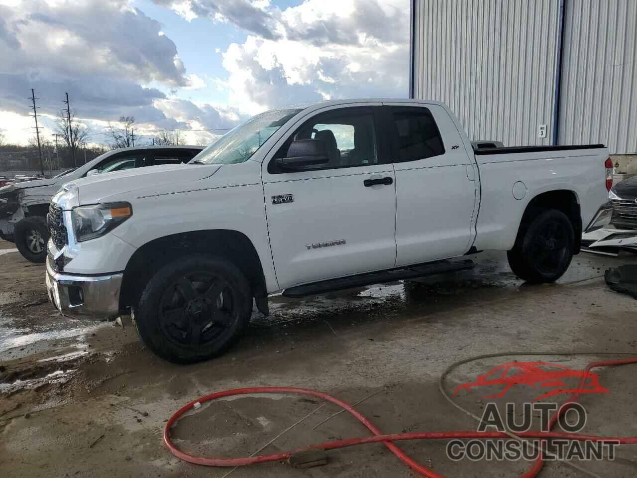 TOYOTA TUNDRA 2018 - 5TFUW5F15JX768739