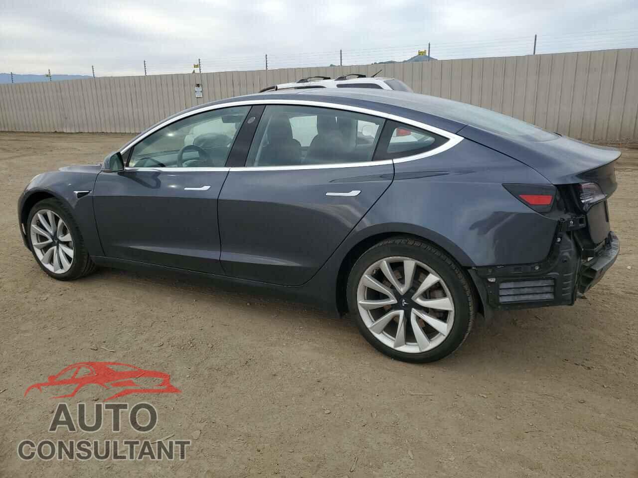 TESLA MODEL 3 2018 - 5YJ3E1EA5JF017675