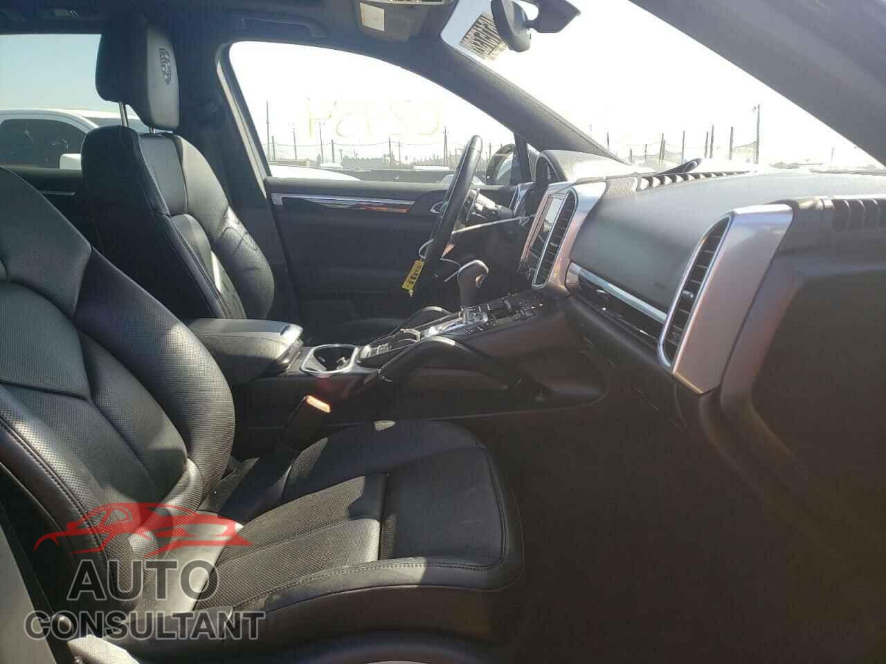 PORSCHE CAYENNE 2017 - WP1AA2A24HKA86361