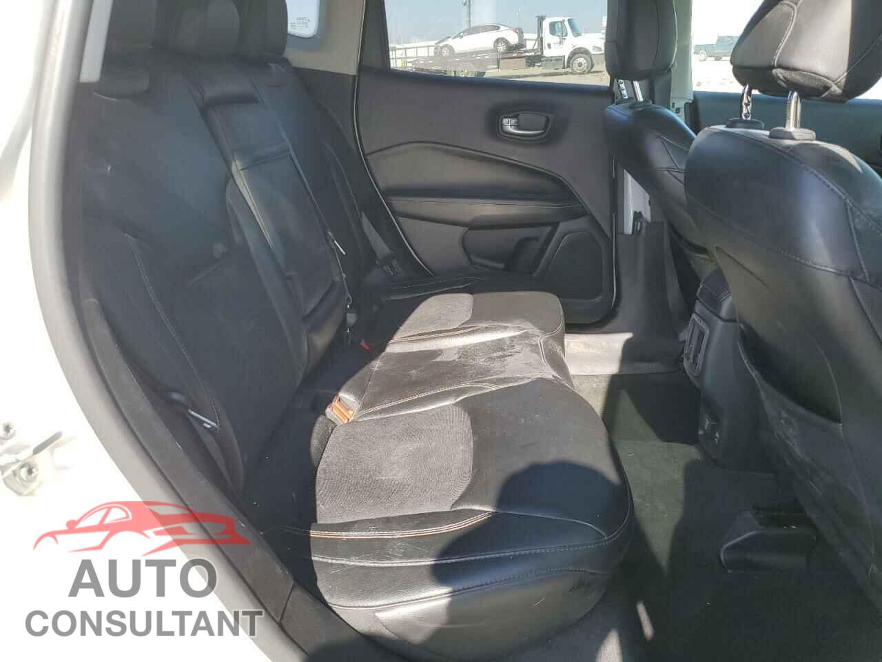 JEEP COMPASS 2018 - 3C4NJDBB2JT333149