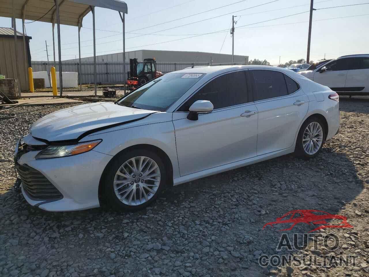 TOYOTA CAMRY 2018 - 4T1B11HK5JU007405
