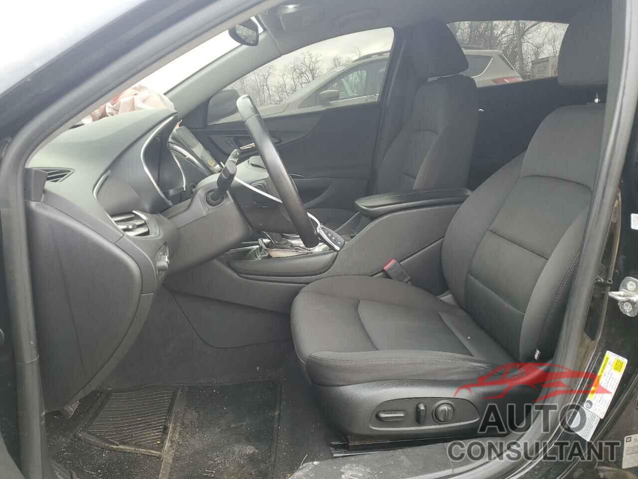 CHEVROLET MALIBU 2017 - 1G1ZE5ST6HF170202