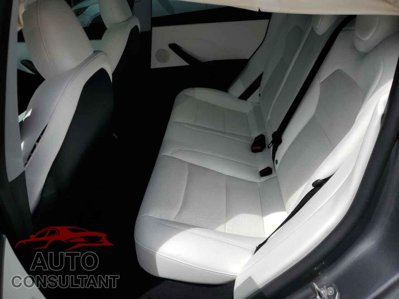 TESLA MODEL 3 2024 - 5YJ3E1EA8RF858885