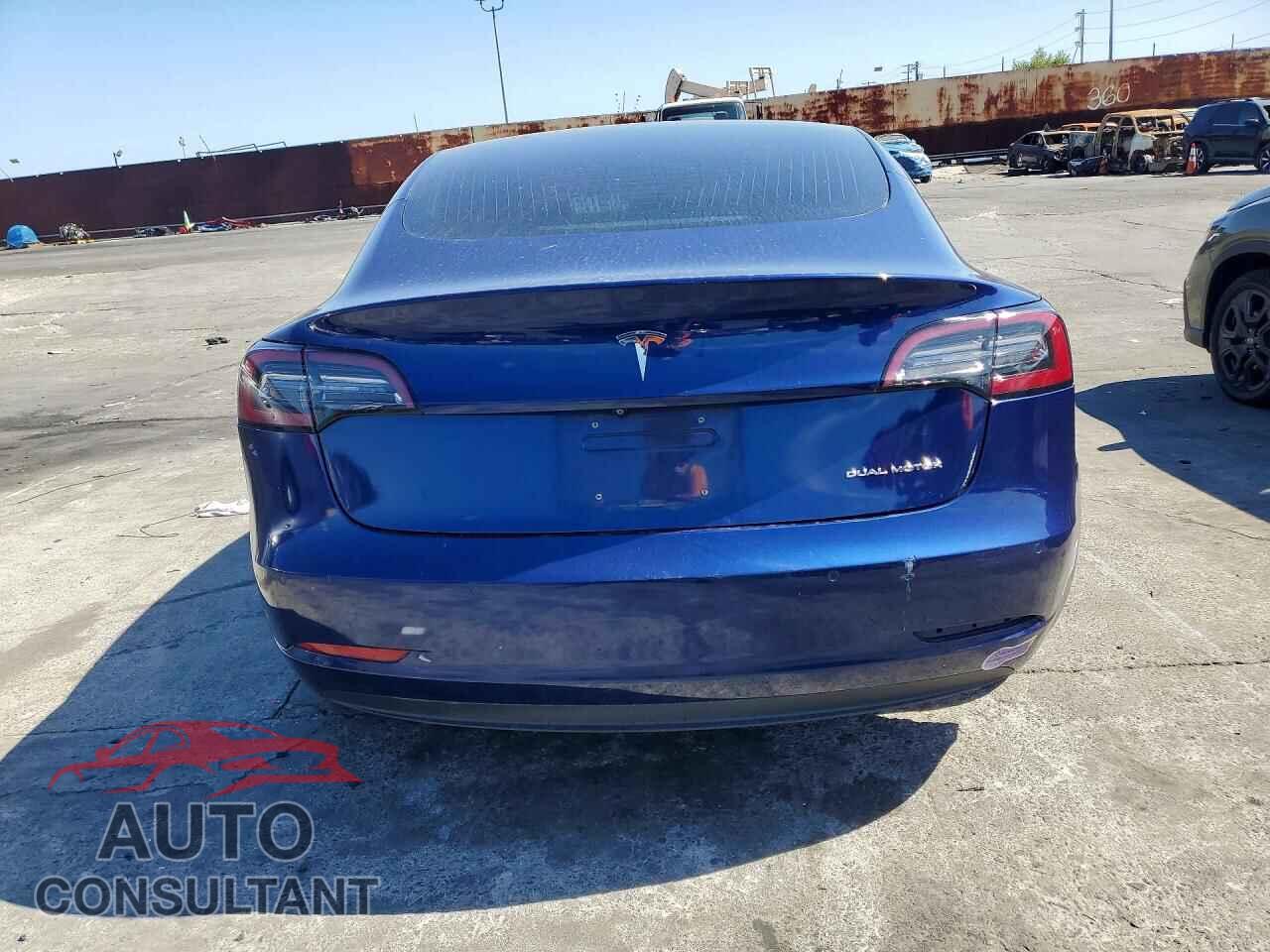 TESLA MODEL 3 2018 - 5YJ3E1EB2JF120402