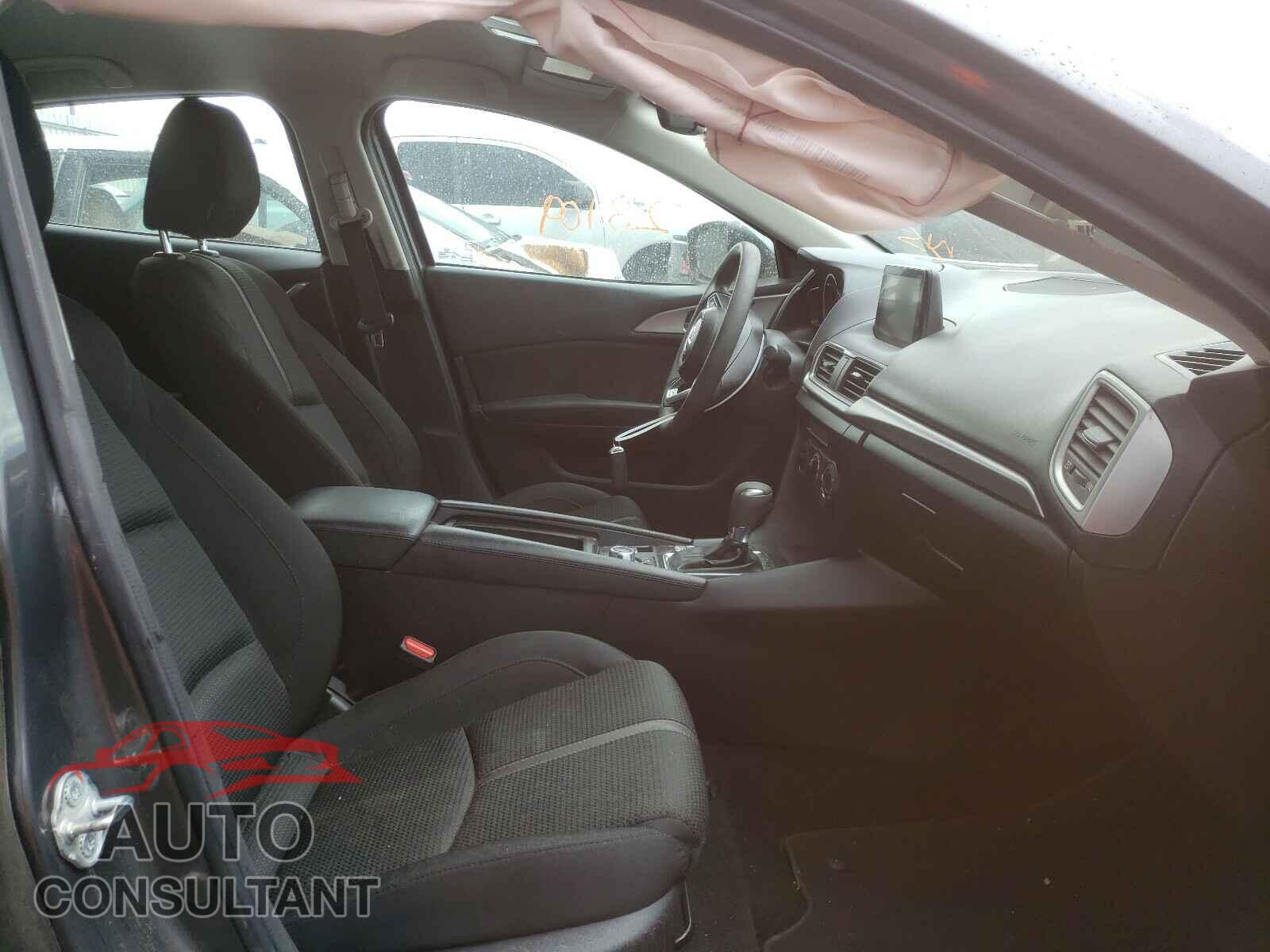 MAZDA 3 2018 - 3MZBN1U77JM182671