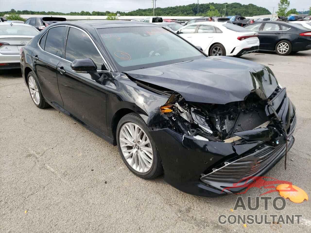 TOYOTA CAMRY 2018 - 4T1B11HK8JU134603