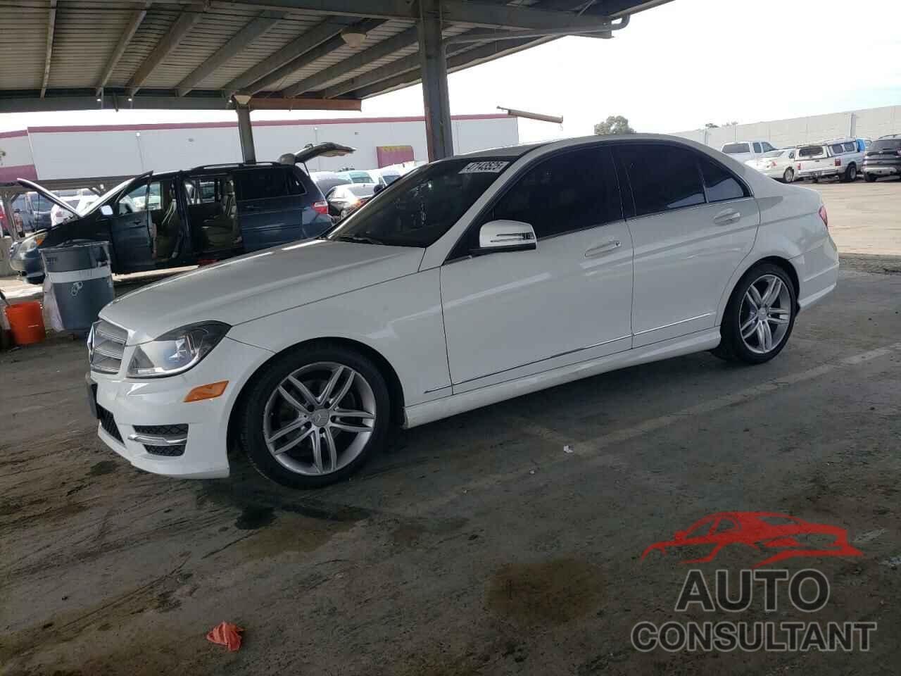 MERCEDES-BENZ C-CLASS 2013 - WDDGF4HB8DR246893