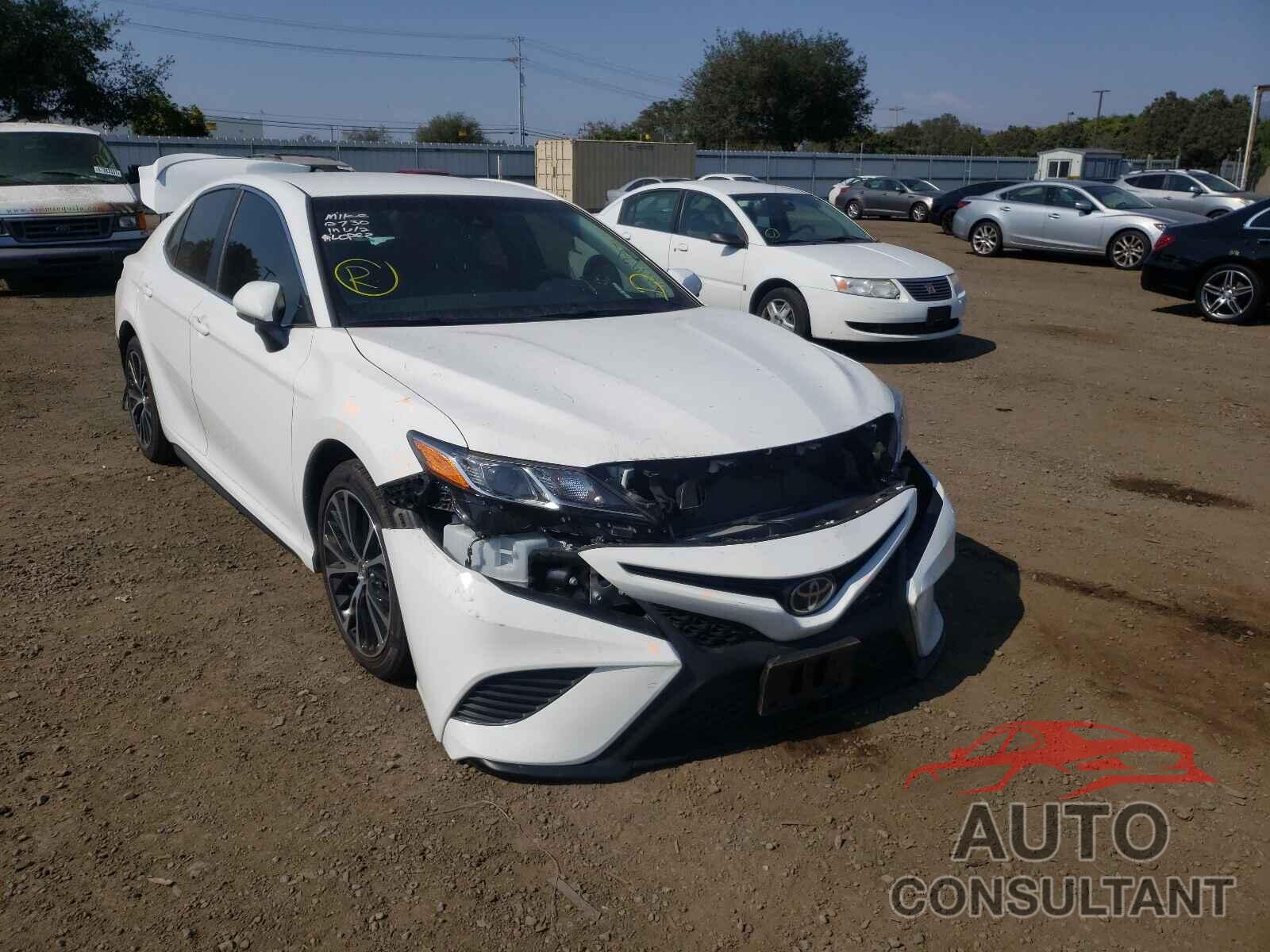 TOYOTA CAMRY 2018 - 4T1B11HK4JU157053