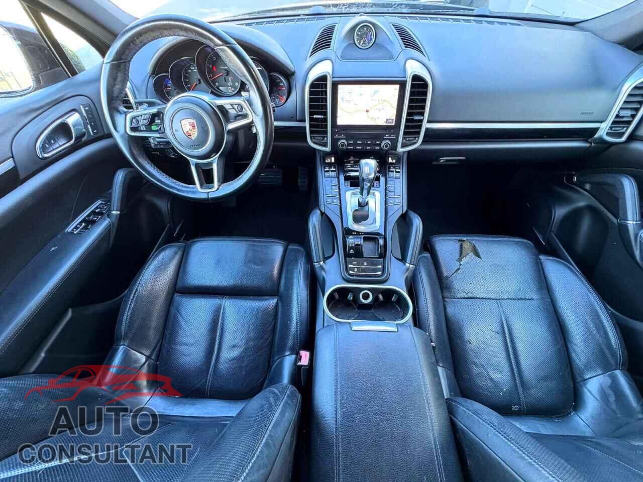 PORSCHE CAYENNE 2017 - WP1AA2A25HKA85543