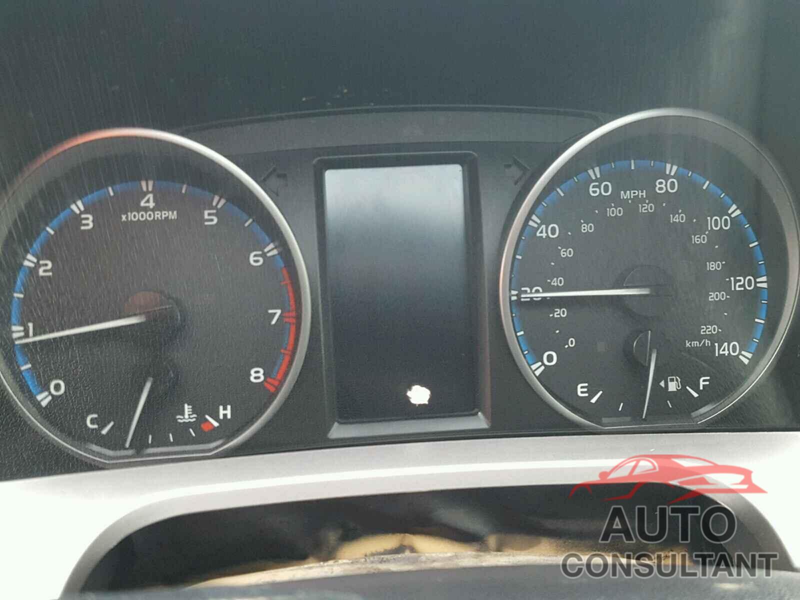 TOYOTA RAV4 XLE 2018 - JTMRFREV6JJ737052